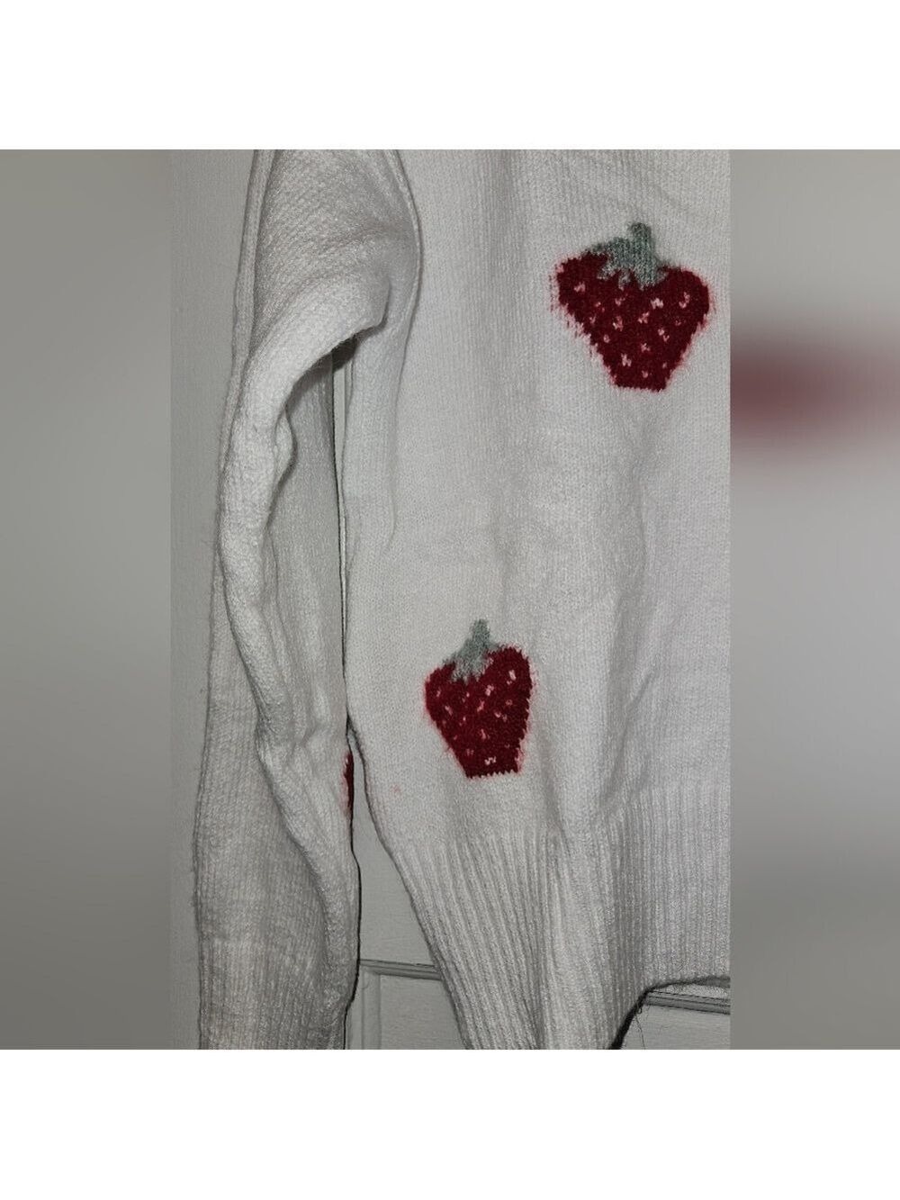 Comfy Strawberry Cropped Cardigan OS NWT - Picture 9 of 10